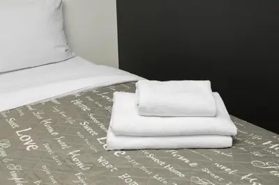 Łóżko lub łóżka w pokoju w obiekcie Ochota Deluxe Apartment by BookingHost
