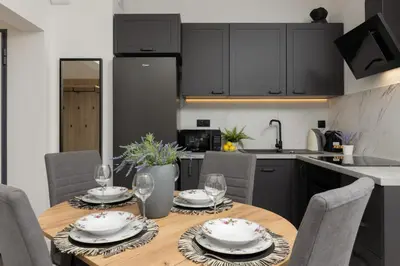 Kuchnia lub aneks kuchenny w obiekcie Spacious Apartment with Parking Warsaw Ursus by Renters Prestige