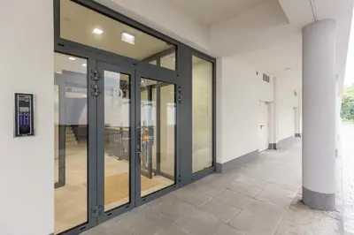 Fasada lub wejście do obiektu Spacious Apartment with Parking Warsaw Ursus by Renters Prestige