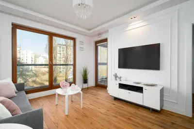 Telewizja i/lub zestaw kina domowego w obiekcie Urban Chic - Large & Stylish, Metro Nearby Grzybowska 85-220