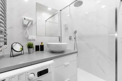 Łazienka w obiekcie Urban Chic - City Center - 3 Bedroom Apartment - 12 People - Siedmiogrodzka 3