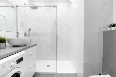 Łazienka w obiekcie Urban Chic - City Center - 3 Bedroom Apartment - 12 People - Siedmiogrodzka 3