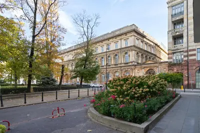 Budynek, w którym mieści się apartament