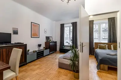 Plan piętra w obiekcie Close-Central Warsaw Apartment - Great Location- Warsaw Stays- Freta