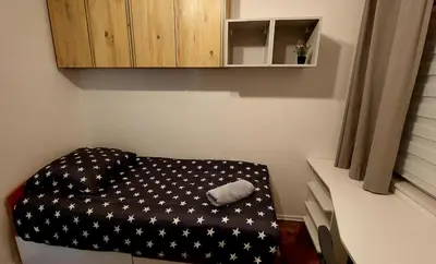 Łóżko lub łóżka w pokoju w obiekcie Warszawa Wola Pokoje blisko metra