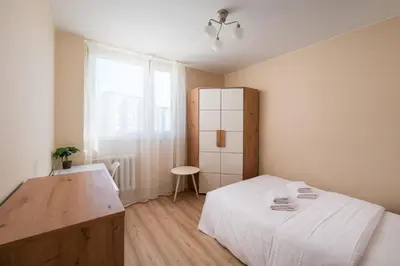 Łóżko lub łóżka w pokoju w obiekcie Targówek 3-Bedroom Apartment by BookingHost