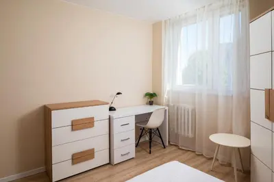 Łóżko lub łóżka w pokoju w obiekcie Targówek 3-Bedroom Apartment by BookingHost
