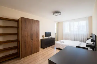 Łóżko lub łóżka w pokoju w obiekcie Targówek 3-Bedroom Apartment by BookingHost