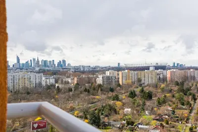 Widok na miasto Warszawa z tego apartamentu