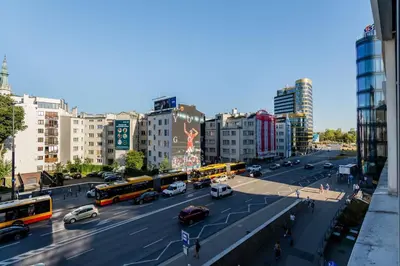 Widok na miasto Warszawa z tego apartamentu