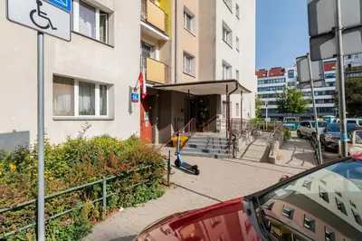 Budynek, w którym mieści się apartament