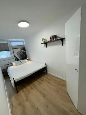 Łóżko lub łóżka w pokoju w obiekcie City Centre Chłodna Apartment