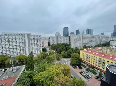 Widok na miasto Warszawa z tego apartamentu