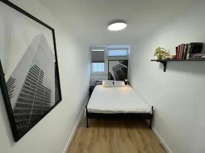 Łóżko lub łóżka w pokoju w obiekcie City Centre Chłodna Apartment