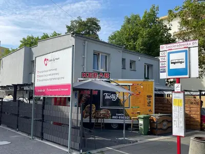 Budynek, w którym mieści się hostel