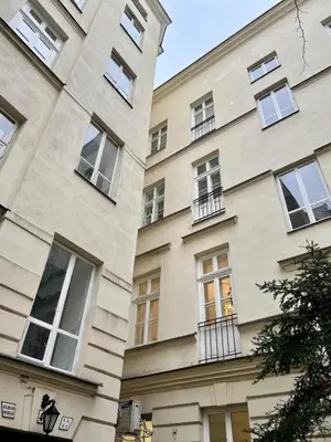 Budynek, w którym mieści się apartament