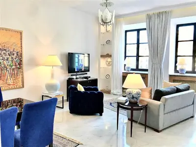 Telewizja i/lub zestaw kina domowego w obiekcie MONDRIAN Luxury Suites & Apartments Market Square IV