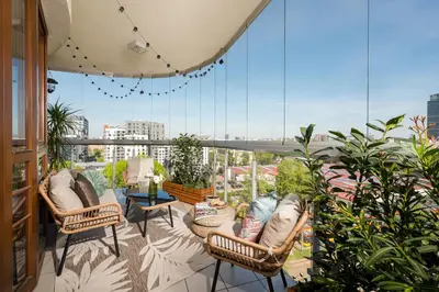 Balkon lub taras w obiekcie Luxury 2-bedroom Penthouse Warsaw Skyline 15m terrace, garage, gym, rooftop & only 500 m to METRO