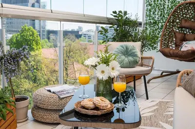 Balkon lub taras w obiekcie Luxury 2-bedroom Penthouse Warsaw Skyline 15m terrace, garage, gym, rooftop & only 500 m to METRO