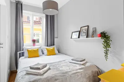 Łóżko lub łóżka w pokoju w obiekcie Cute apartment in the historic old town of Warsaw
