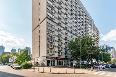 Budynek, w którym mieści się apartament
