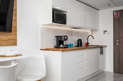 Kuchnia lub aneks kuchenny w obiekcie Pileckiego 59 Free Parking By Perfect Apart