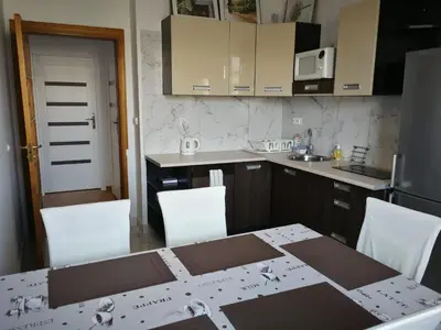 Kuchnia lub aneks kuchenny w obiekcie Center Warsaw - Apartmenty Jana Pawła II