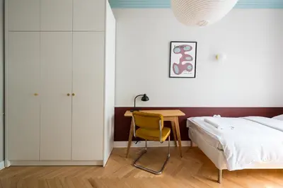 Łóżko lub łóżka w pokoju w obiekcie Hala Mirowska Spacious Apartment by BookingHost