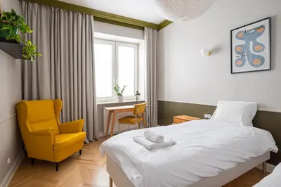 Łóżko lub łóżka w pokoju w obiekcie Hala Mirowska Spacious Apartment by BookingHost