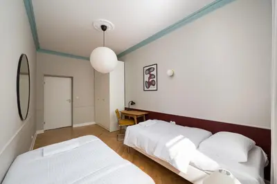 Łóżko lub łóżka w pokoju w obiekcie Hala Mirowska Spacious Apartment by BookingHost