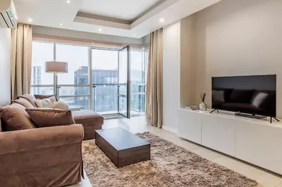 Telewizja i/lub zestaw kina domowego w obiekcie Platinum Towers - luxury City Centre apartment with a view