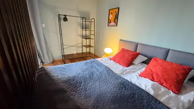 Łóżko lub łóżka w pokoju w obiekcie Orange Studio with balcony - free parking and self check-in