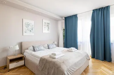 Łóżko lub łóżka w pokoju w obiekcie RentPlanet - Studio Potockiego