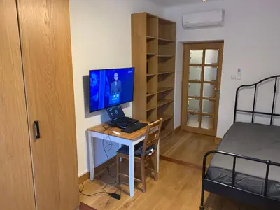Telewizja i/lub zestaw kina domowego w obiekcie Apartament na zielonym Nowolipiu