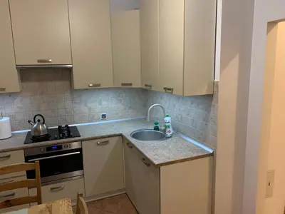 Kuchnia lub aneks kuchenny w obiekcie Apartament na zielonym Nowolipiu