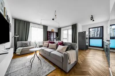 Telewizja i/lub zestaw kina domowego w obiekcie Skierniewicka Apt - Parking, Workspace, Balcony - by Rentujemy