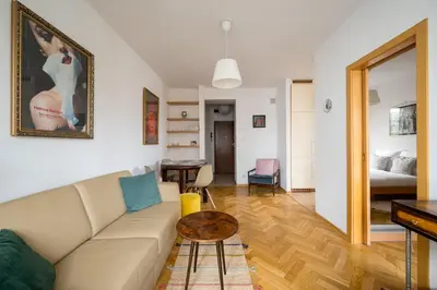 Część wypoczynkowa w obiekcie Grand Theatre Cosy Apartment by BookingHost