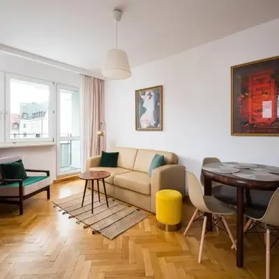 Grand Theatre Cosy Apartment by BookingHost
