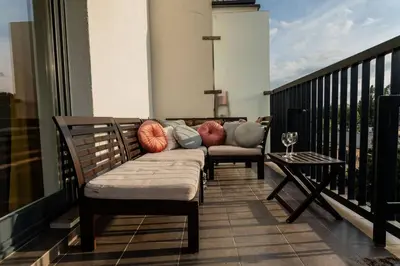 Balkon lub taras w obiekcie Apricot 3 Room Apartment Bobrowiecka Mokotow