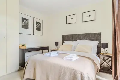 Łóżko lub łóżka w pokoju w obiekcie P&O Apartments Arkadia 1