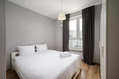 Łóżko lub łóżka w pokoju w obiekcie Warszawa-Włochy Excellent Apartment by BookingHost