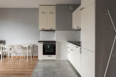 Kuchnia lub aneks kuchenny w obiekcie Warszawa-Włochy Excellent Apartment by BookingHost