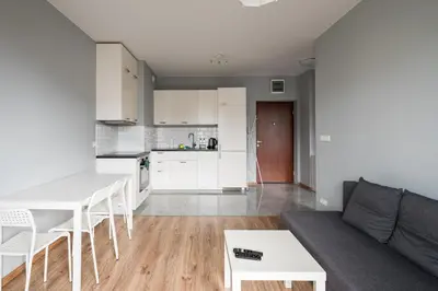 Kuchnia lub aneks kuchenny w obiekcie Warszawa-Włochy Excellent Apartment by BookingHost