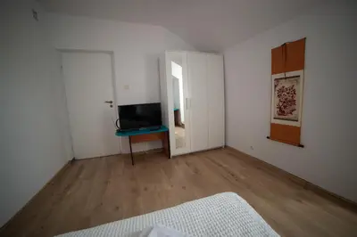Telewizja i/lub zestaw kina domowego w obiekcie Old town flat at Podwale street