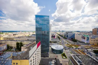 Widok na miasto Warszawa z tego apartamentu