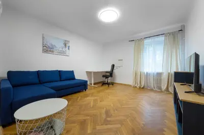Telewizja i/lub zestaw kina domowego w obiekcie Very quiet flat in the Old town