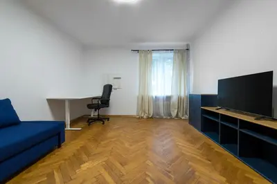 Telewizja i/lub zestaw kina domowego w obiekcie Very quiet flat in the Old town