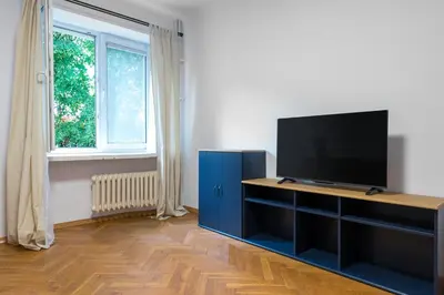 Telewizja i/lub zestaw kina domowego w obiekcie Very quiet flat in the Old town
