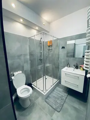 Łazienka w obiekcie ClickTheFlat Wola Apart Rooms