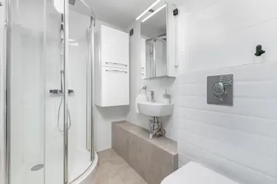 Łazienka w obiekcie Batorego 16 by Homeprime